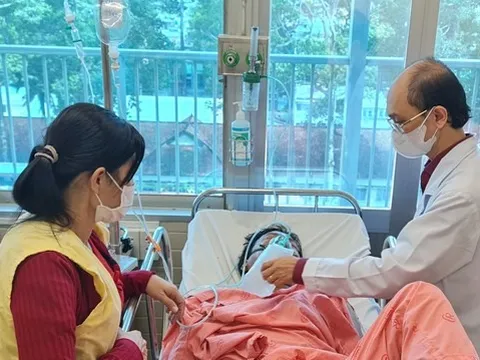 Vụ công nhân ngạt khí trong cống thoát nước tại TP HCM: Một trong bốn người bị suy hô hấp nặng