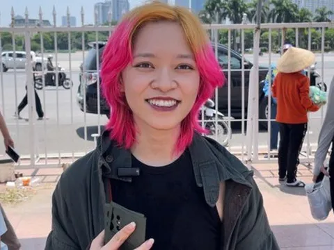 Fan BlackPink đợi một tiếng đồng hồ mới đổi được vé