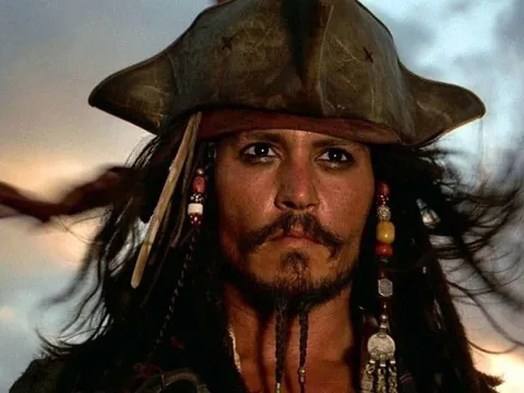 Tài tử Johnny Depp bất tỉnh trong khách sạn chưa rõ nguyên nhân