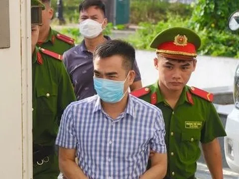 Đưa hối lộ hơn 100 tỷ đồng, 2 chủ doanh nghiệp "chia nhau" 21 năm tù