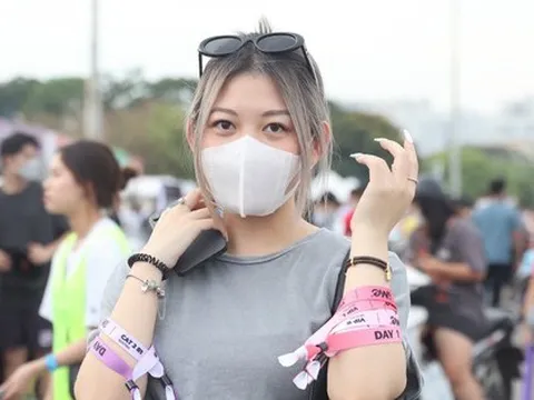 Vé BlackPink ở sân Mỹ Đình đang giảm 50% ngày cuối, chấp nhận lỗ nặng