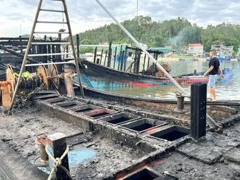 Ngư dân trắng tay sau khi những con tàu tiền tỷ cháy trơ khung