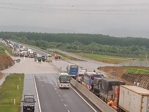 Yêu cầu kiểm điểm tập thể, cá nhân liên quan sự cố cao tốc Phan Thiết - Dầu Giây