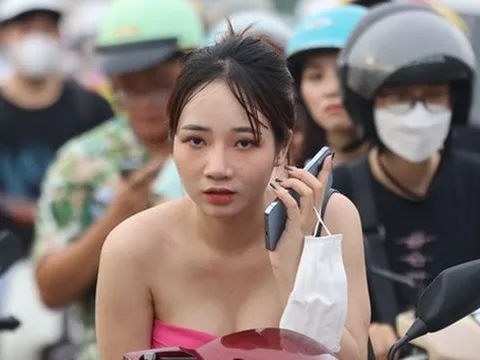 40 cảnh sát giao thông phân luồng, biển người mắc kẹt ở Mỹ Đình, gần như không thể di chuyển