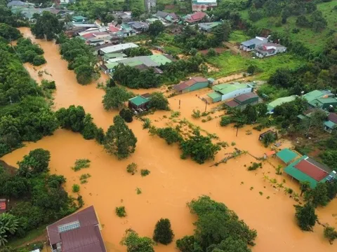 Nhiều địa phương bị ngập lụt, thiệt hại nặng nề do mưa kéo dài