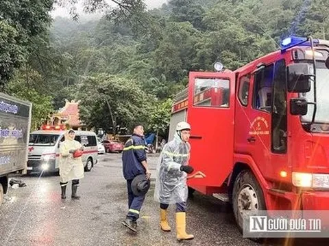 Lâm Đồng: Mưa lớn gây sạt lở, chốt CSGT trên đèo Bảo Lộc bị vùi lấp