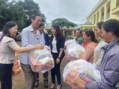 Cấp tốc di dời hàng chục hộ dân ra khỏi vùng có nguy cơ sạt lở đất