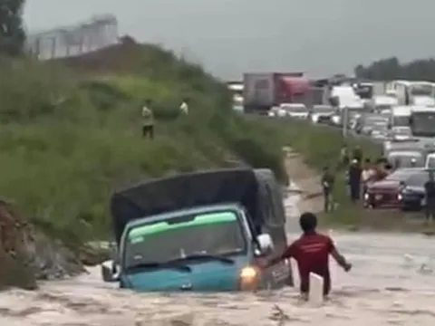 Cao tốc Phan Thiết - Dầu Giây ngập nặng vì bị hạ cốt nền?