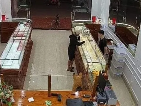 Khởi tố thanh niên cướp nhẫn của tiệm vàng ở Ninh Bình