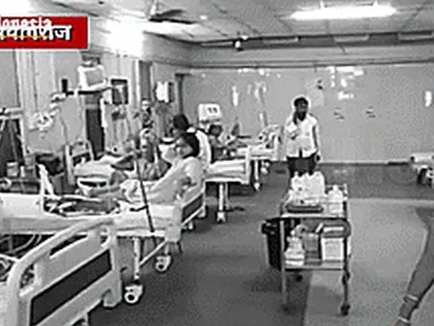 Thai nhi nặng 2 kg được lấy ra khỏi bụng bé 7 tháng tuổi