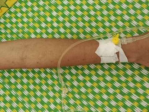 Trẻ tử vong vì người nhà rạch dao lam chi chít trên người để chữa bệnh