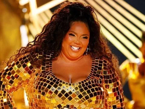 Lizzo bị nhiều người kiện vì sở thích bệnh hoạn trong khu đèn đỏ