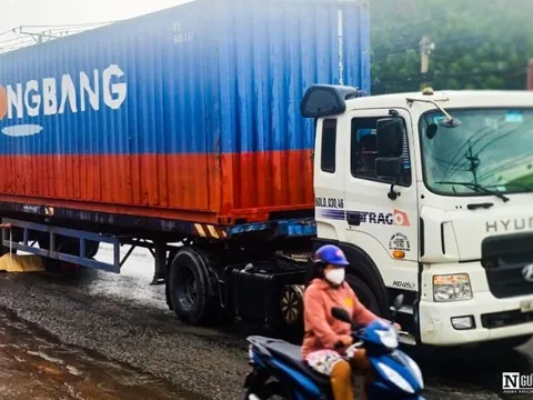 Đồng Nai: Va chạm với xe đầu kéo, nam sinh tử vong