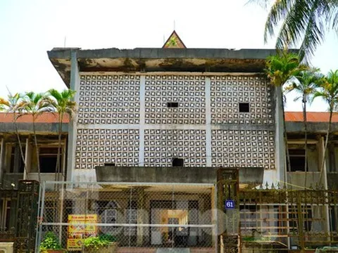 Hàng loạt công sở, nhà khách bị bỏ hoang trên 'đất vàng' TP Hà Tĩnh