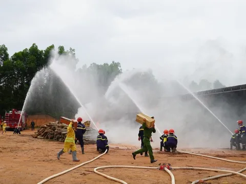 Quảng Trị diễn tập phòng cháy, chữa cháy quy mô lớn tại khu công nghiệp