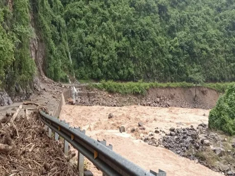 Mưa lũ gây nhiều sự cố lưới điện ở các tỉnh miền núi phía bắc