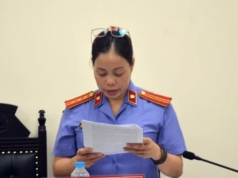 Kiểm sát viên bật khóc khi đọc cáo trạng vụ cháy quán karaoke làm 3 cảnh sát hy sinh