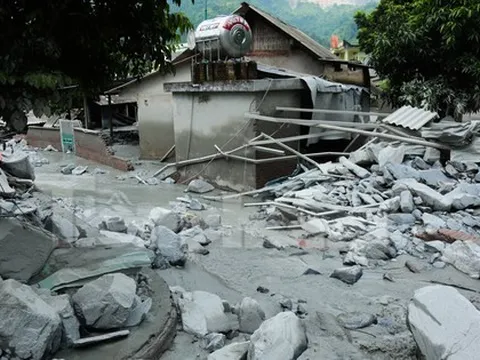Bùn ngập nhà, xe bị vùi lấp sau sự cố hồ thải mỏ đồng ở Lào Cai