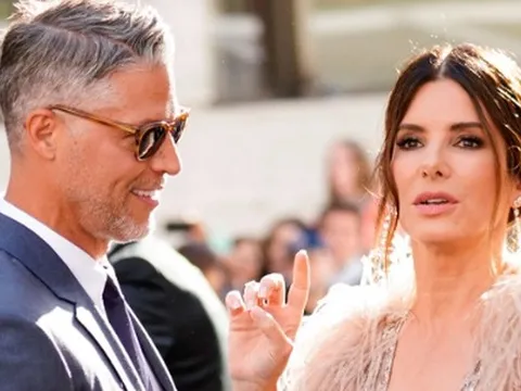 Bạn trai lâu năm của Sandra Bullock qua đời