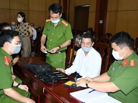 Hải Phòng: Vận động người dân giao nộp 69 khẩu súng các loại