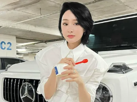 Ca sĩ Hiền Hồ rao bán chiếc Mercedes G63 "đạp sóng rẽ gió"?