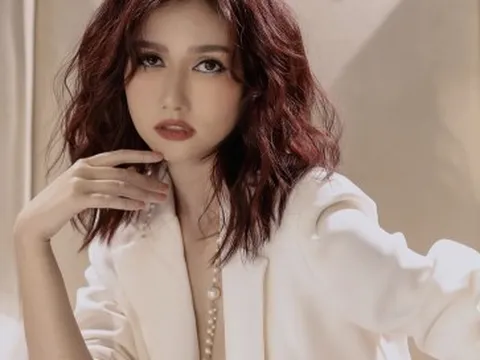 Hương Giang phản ứng thế nào khi khán giả bình luận kém duyên và nhắc tới Đình Tú?