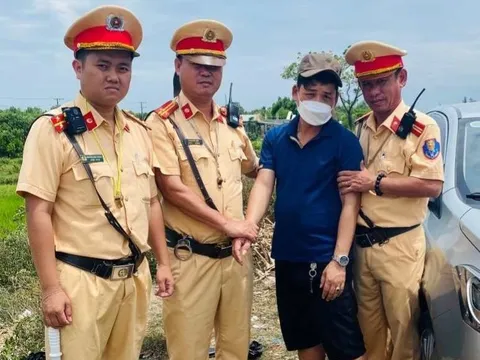 Quảng Trị: CSGT bắt quả tang một đối tượng buôn pháo lậu trên QL1A