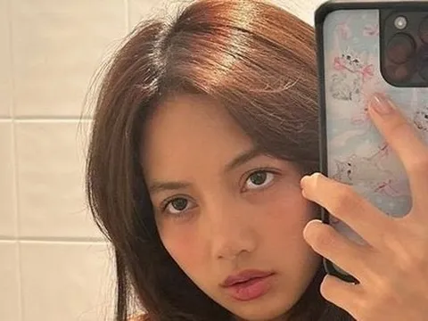 Lisa (BlackPink) chăm diện bikini khi yêu con trai tỷ phú Pháp