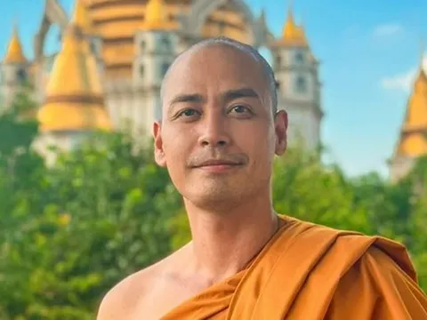 MC Phan Anh xuống tóc đi tu