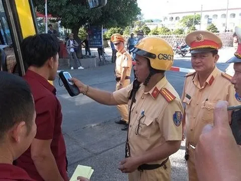 Công an Tp.Huế tăng cường kiểm tra ma túy và đo nồng độ cồn các lái xe