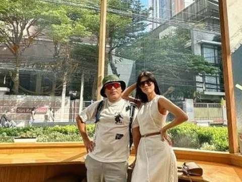 Đạo diễn Nguyễn Quang Dũng tình tứ bên bạn gái kém 11 tuổi Bùi Lan Hương