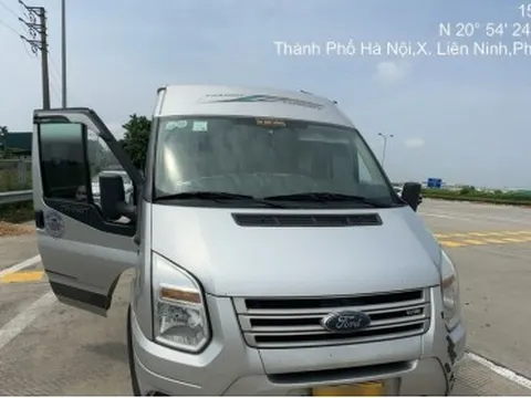 CSGT xử lý hàng loạt xe 16 chỗ "núp bóng" hợp đồng trong ngày đầu ra quân