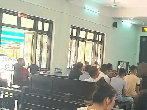 Bị hại bỏ về giữa chừng, một phiên toà ở Huế phải hoãn