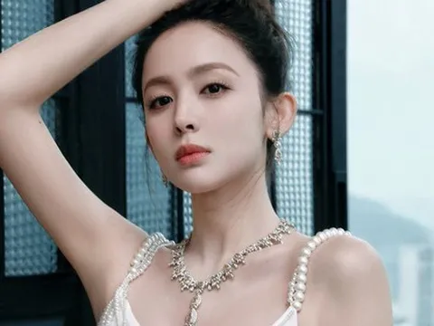 Vì sao Cổ Lực Na Trát luôn bị chê là người đẹp não rỗng?