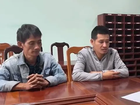 Bắt giữ hai đối tượng ném chất bẩn vào nhà con nợ