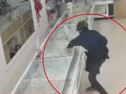 Truy bắt kẻ dùng búa cướp tiệm vàng ở Hưng Yên