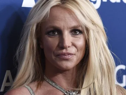 Britney Spears suy sụp trước những tuyên bố của chồng cũ, thuê luật sư quyền lực làm đại diện