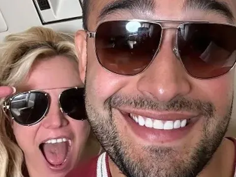 Chồng cũ tố cáo Britney Spears có niềm đam mê với dao, để dao khắp nhà