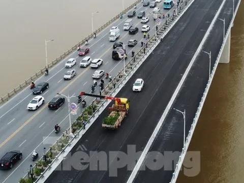 Cầu Vĩnh Tuy 2 thảm xong bê tông nhựa, thông xe cuối tháng 9