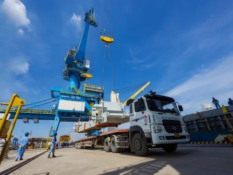 Dự án cảng container quy mô 3.700 tỷ đồng của Hòa Phát chính thức hoạt động bến đầu tiên