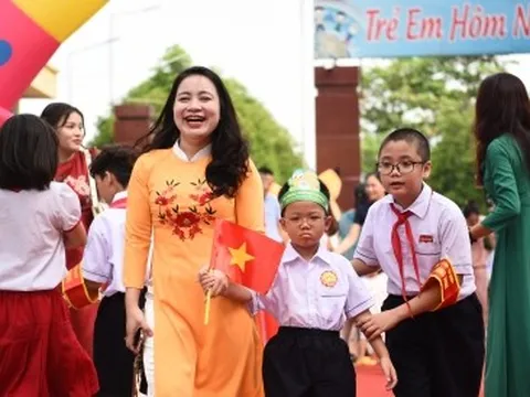 Trường tiểu học đầu tiên ở Hà Nội rộn ràng đón học sinh lớp 1 vào năm học mới