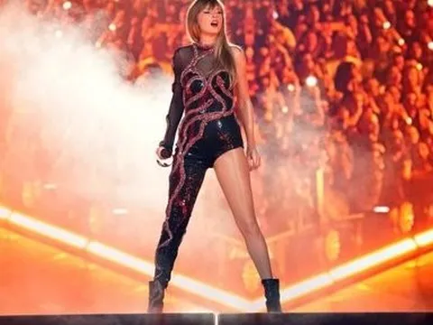 Taylor Swift thu hàng tỷ USD, "gây chấn động" với "The Eras Tour"
