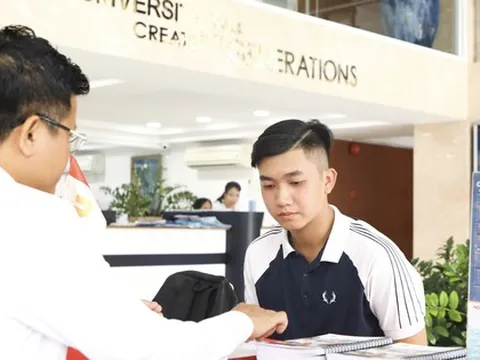 Một trường ĐH ở TP HCM công bố điểm chuẩn cùng học bổng 93 tỉ đồng
