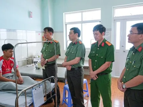 Lâm Đồng: Tạm giữ đối tượng xông vào trụ sở chém một cán bộ công an