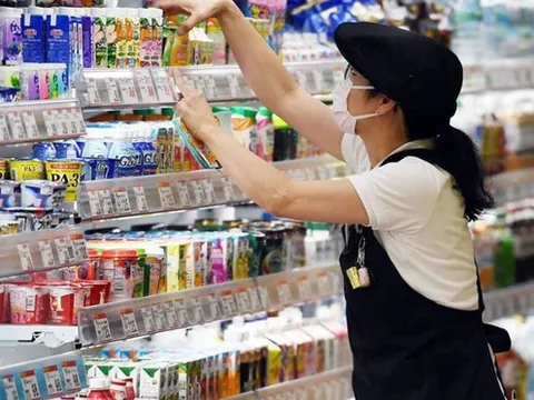 Đi làm nhân viên bán hàng, shipper vì thất nghiệp quá lâu