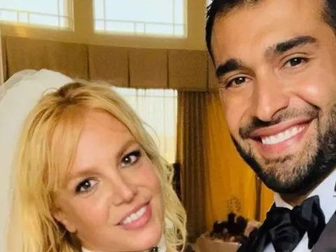 Britney Spears đã "bị bỏ rơi" nhiều tháng trước ly hôn