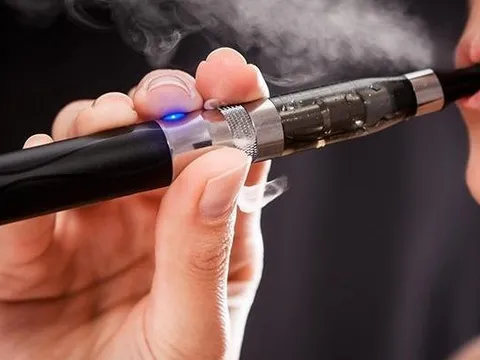 Hút thuốc lá điện tử, cô gái trẻ nhập viện vì rối loạn tâm thần