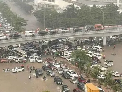 Cận cảnh 'điểm đen' ùn tắc nút giao Cổ Linh - Đàm Quang Trung, nơi chuẩn bị xây hầm chui