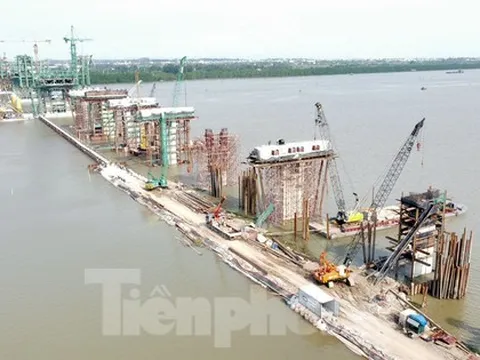 Gấp rút thi công cầu gần 2.000 tỷ đồng nối Hải Phòng với Quảng Ninh