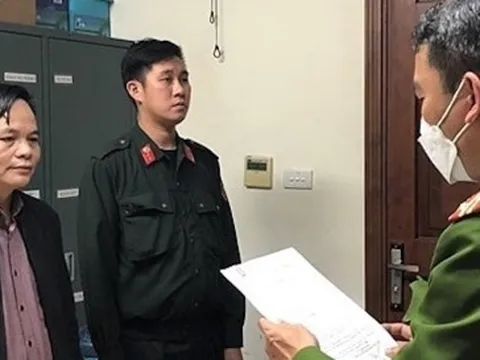 Cựu Giám đốc CDC Bắc Giang được tặng sổ tiết kiệm 5 tỷ với lời dặn 'khi nào cần rút gọi chị'